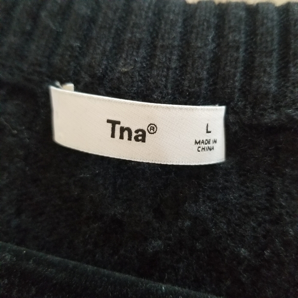 TNA | V-neck Cable Knit Sweater - Picture 4 of 8